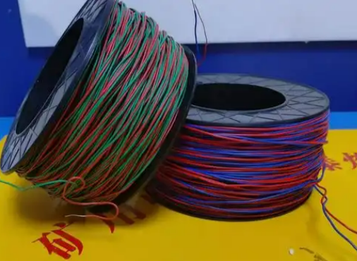 泽普放炮线的主要材质有哪些？不同材质的适用场景有何区别？